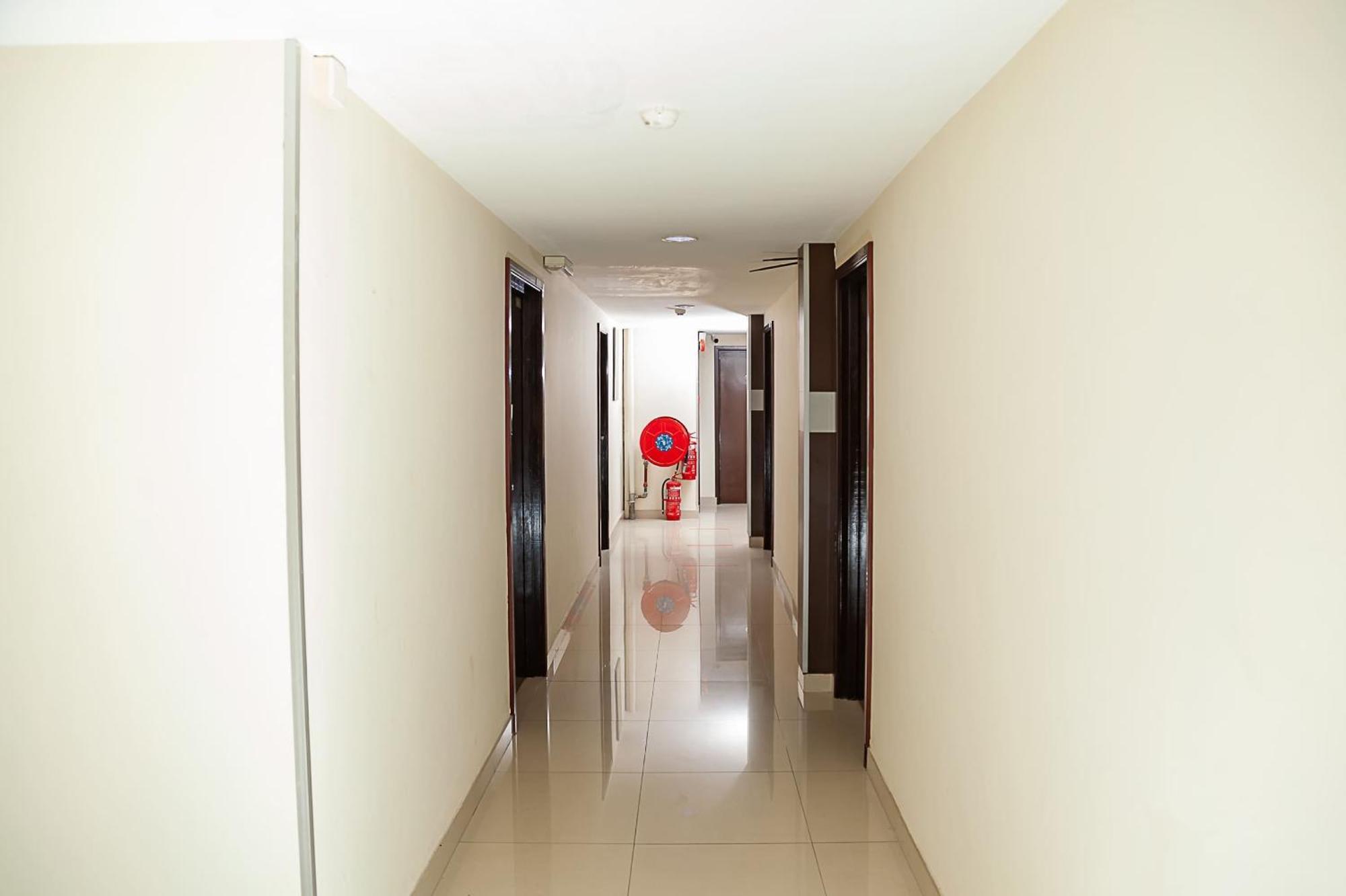 Super Oyo 90055 Mansion Inn Sibu Esterno foto