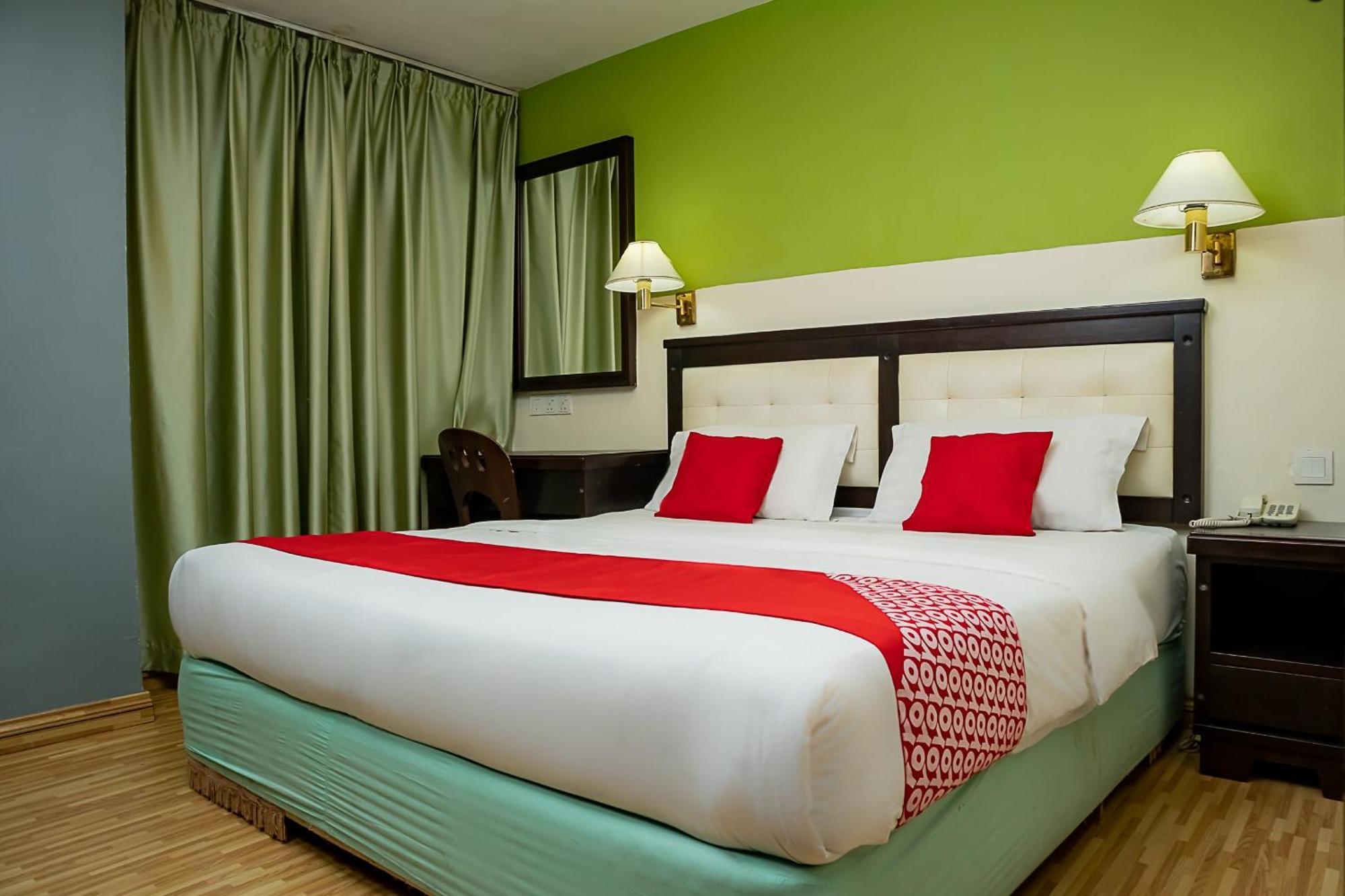 Super Oyo 90055 Mansion Inn Sibu Esterno foto