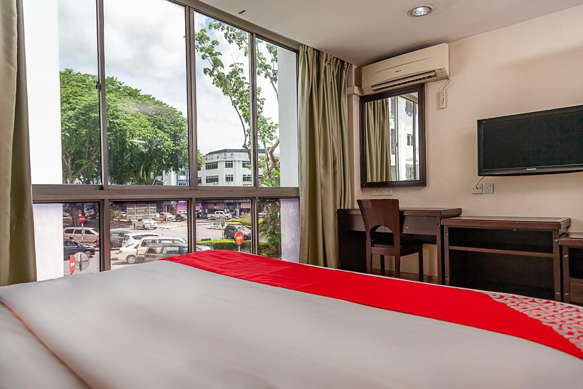 Super Oyo 90055 Mansion Inn Sibu Esterno foto
