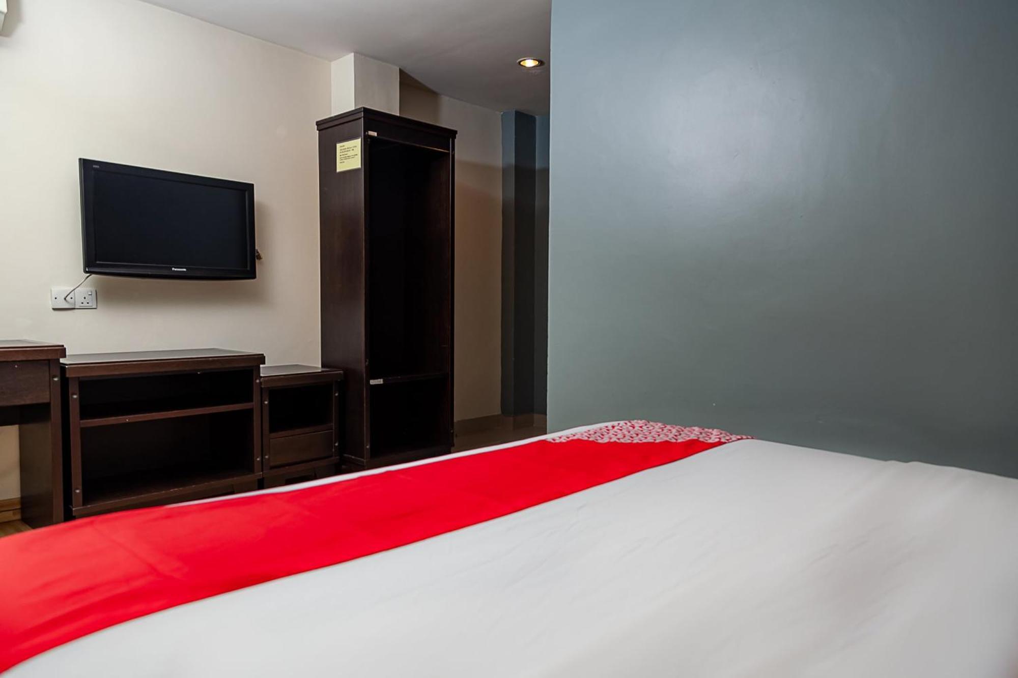 Super Oyo 90055 Mansion Inn Sibu Esterno foto