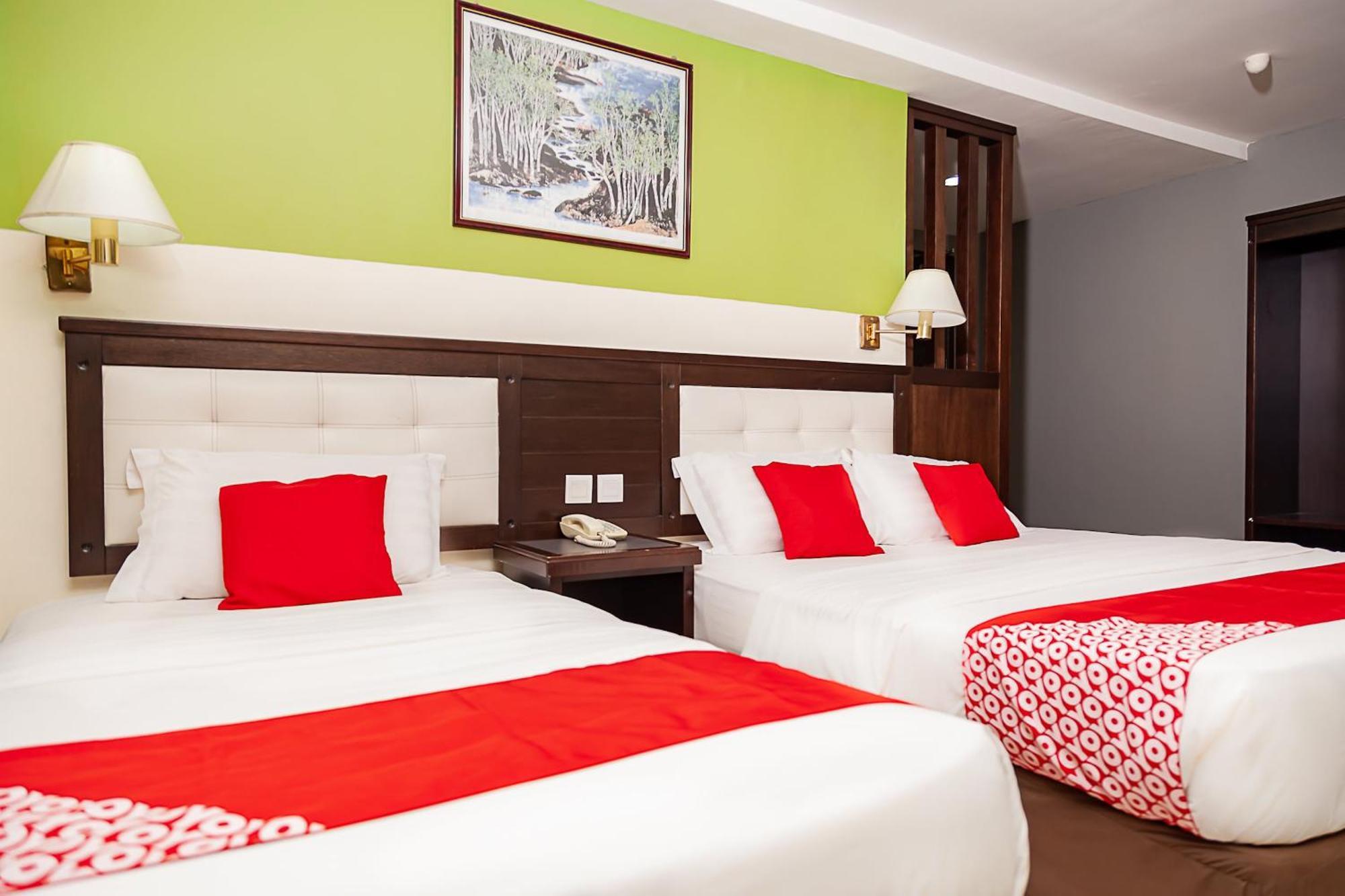 Super Oyo 90055 Mansion Inn Sibu Esterno foto